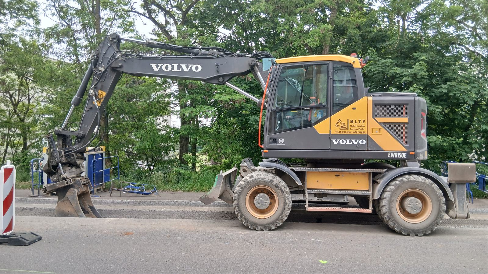 Pelle Volvo EW160E